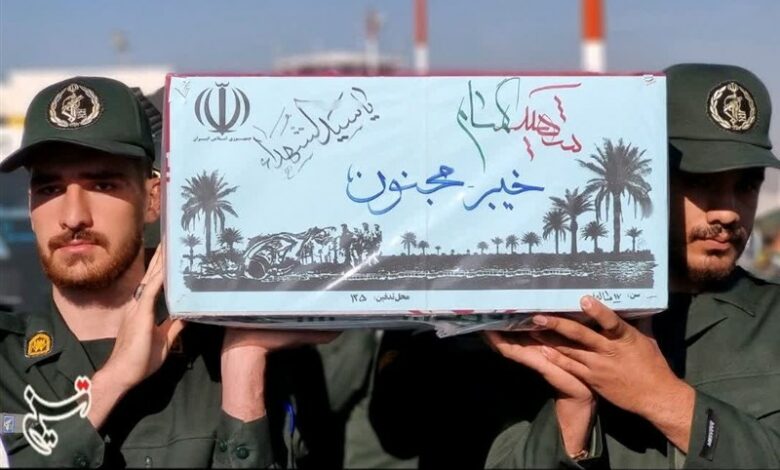 پیکر مطهر 14 شهید گمنام دفاع وارد مشهد شد + فیلم و تصاویر