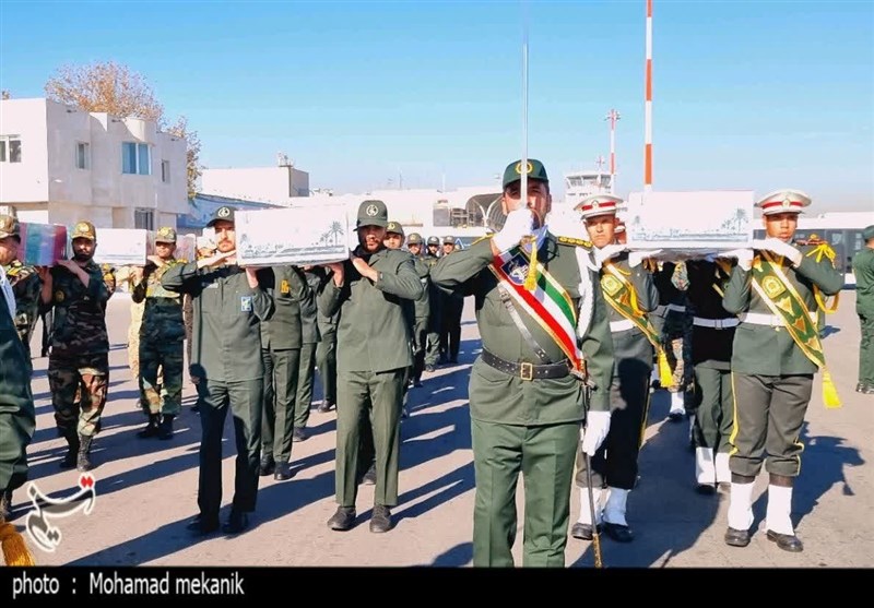 پیکر مطهر 14 شهید گمنام دفاع وارد مشهد شد + فیلم و تصاویر