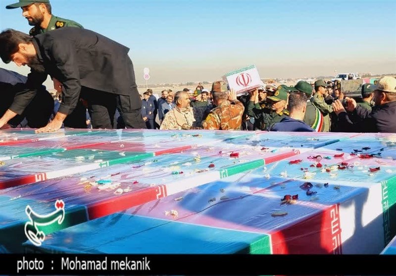 پیکر مطهر 14 شهید گمنام دفاع وارد مشهد شد + فیلم و تصاویر