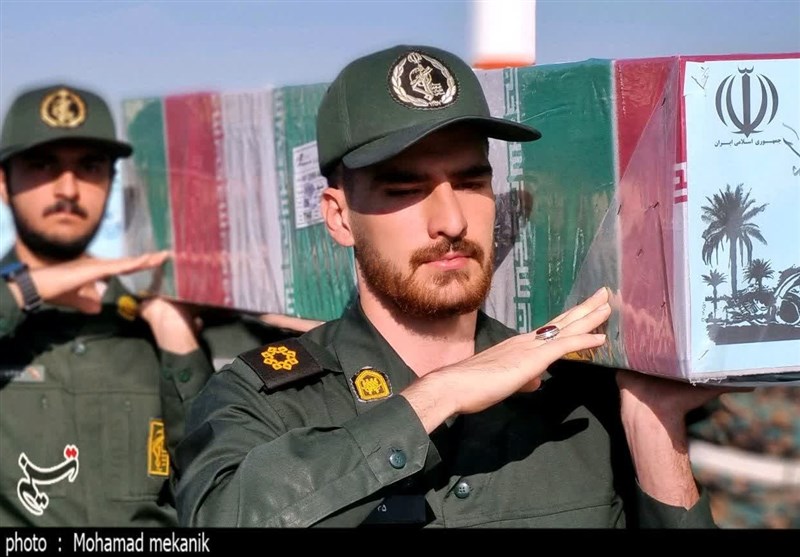 پیکر مطهر 14 شهید گمنام دفاع وارد مشهد شد + فیلم و تصاویر