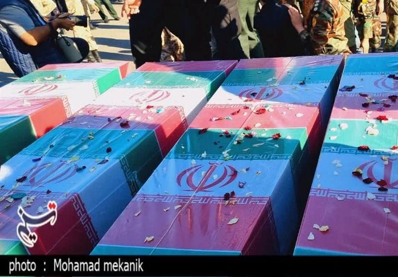 پیکر مطهر 14 شهید گمنام دفاع وارد مشهد شد + فیلم و تصاویر