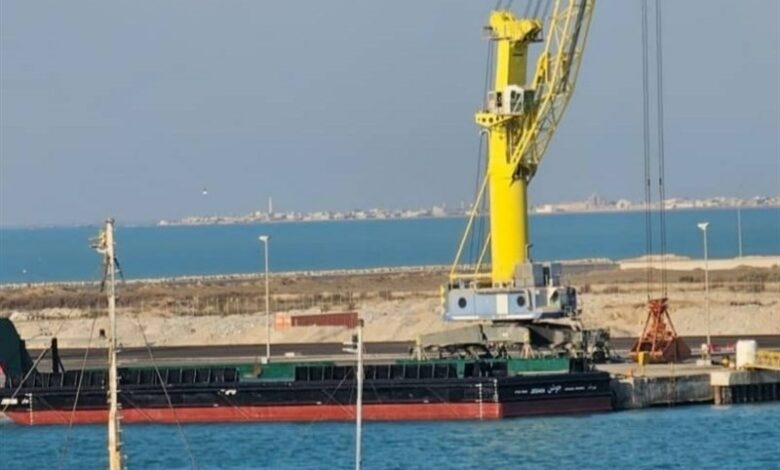 آب‌اندازی بارج 2 هزار تنی جوشن در بندر بوشهر‌