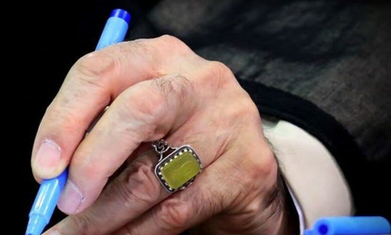 استفتاء از امام خامنهای؛ میزان اطاعت از مادر