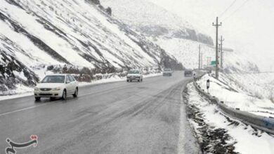 استقرار 12 اکیپ راهداری در محورهای برف‌گیر استان قم