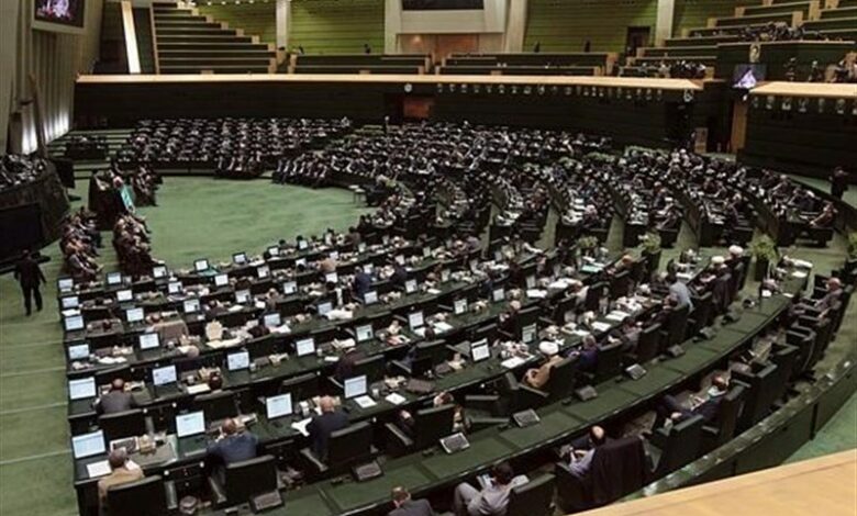 اکبرپور:برخی از وزارتخانه‌ها در روابط مالی خود شفافیت ندارند