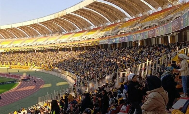 بانوان؛ تنها تماشاگران بازی امروزِ سپاهان – پرسپولیس