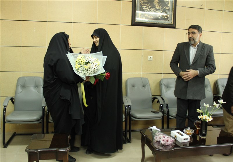 تجلیل از مدیری که خودروی خود را برای کمک به دانش‌آموزش فروخت