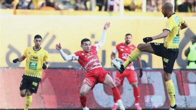 تساوی سپاهان و پرسپولیس 10 نفره در نیمه نخست
