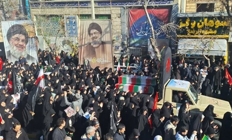 تشییع 14 شهید گمنام در اجتماع سوگواران فاطمیون در مشهد