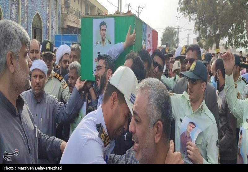 تشییع باشکوه پیکر مطهر شهید مدافع امنیت در بندرلنگه+تصاویر