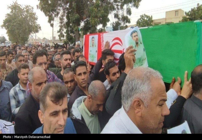 تشییع باشکوه پیکر مطهر شهید مدافع امنیت در بندرلنگه+تصاویر
