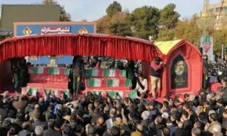 تشییع مادرانه 14 شهید گمنام در اصفهان
