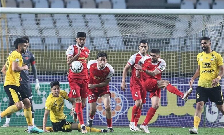 حاشیه بازی سپاهان‌ و‌ پرسپولیس/ اعتراض به ورود بازیکنان