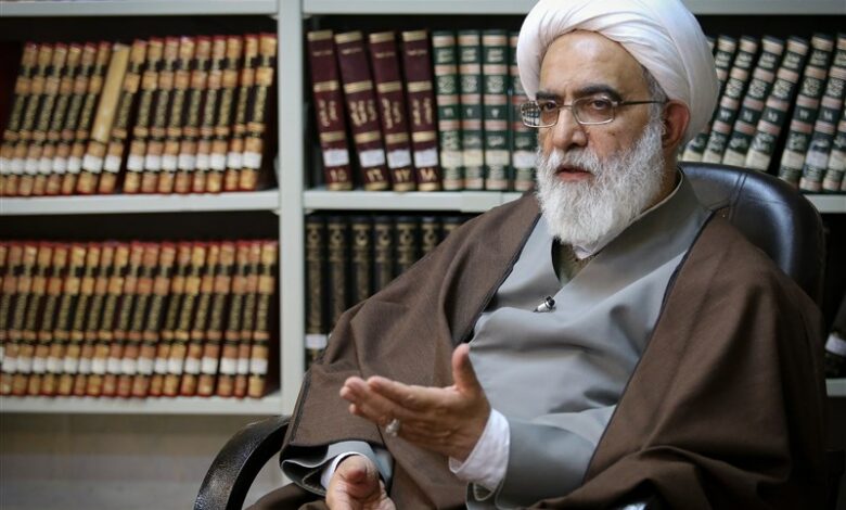 خَشیَت از حق تعالی؛ رمز موفقیت عالِم دین در راهبری مردم