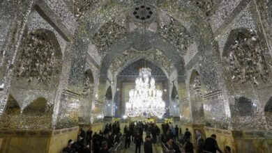 در آغوش آینه‌ها؛ مرمت رواق دارالحفاظ