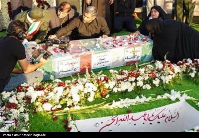 دفن شهید دفاع مقدس در یادمان جنوب استان بوشهر