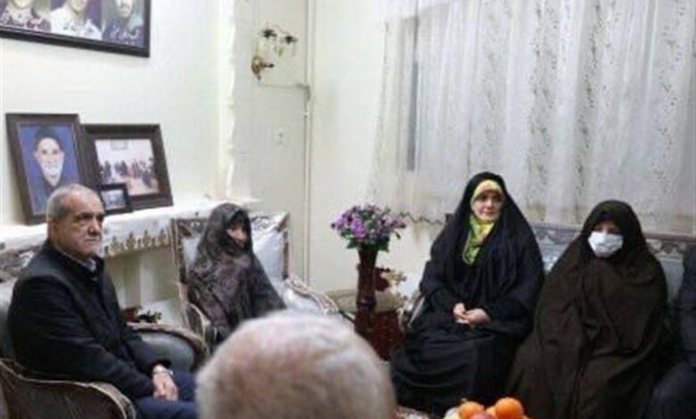 دیدار پزشکیان با مادران و همسران شهدا
