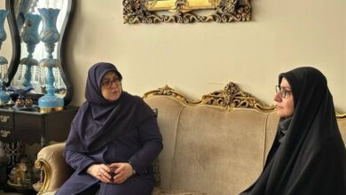 دیدارسخنگوی دولت با همسرشهید رضایی نژاد