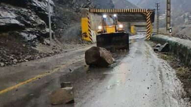 ریزش سنگ در محور کرج ـ کندوان + تصویر