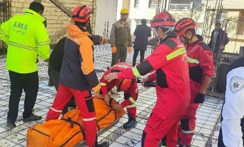 سقوط دکل پمپ بتن در شیراز با 2 کشته و یک مصدوم