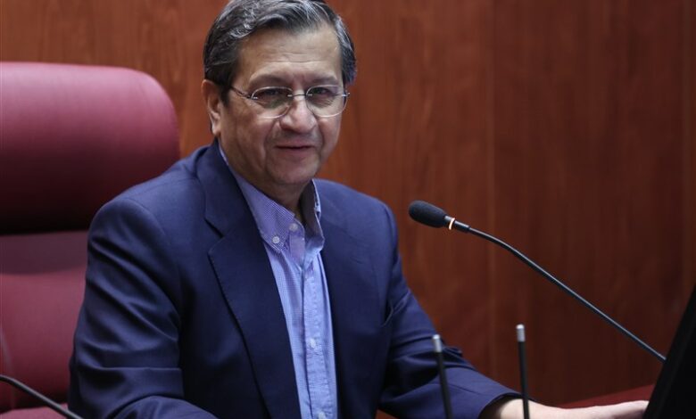 سوال از همتی درباره افزایش قیمت دلار کلید خورد