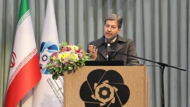 فعالان اقتصادی ‌صادقانه پای تولید بایستند