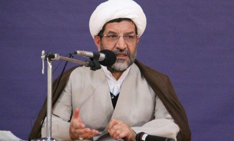قوام و محور اصلی حوزه‌های علمیه «فقه» است