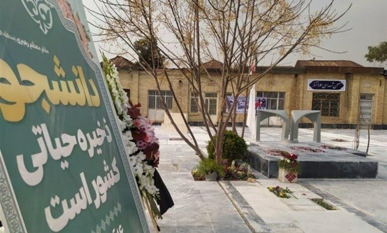 مزار شهدای 16 آذر در شهرری گلباران شد
