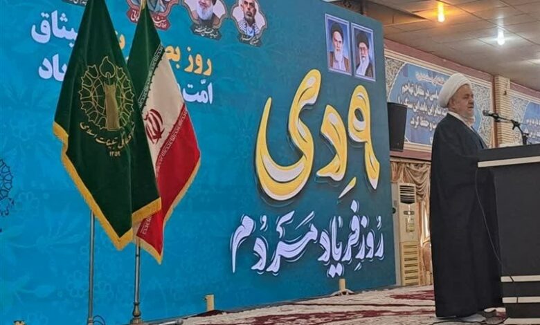 مسئولان به فکر معیشت مردم باشند/ فضای مجازی مسئله نیست