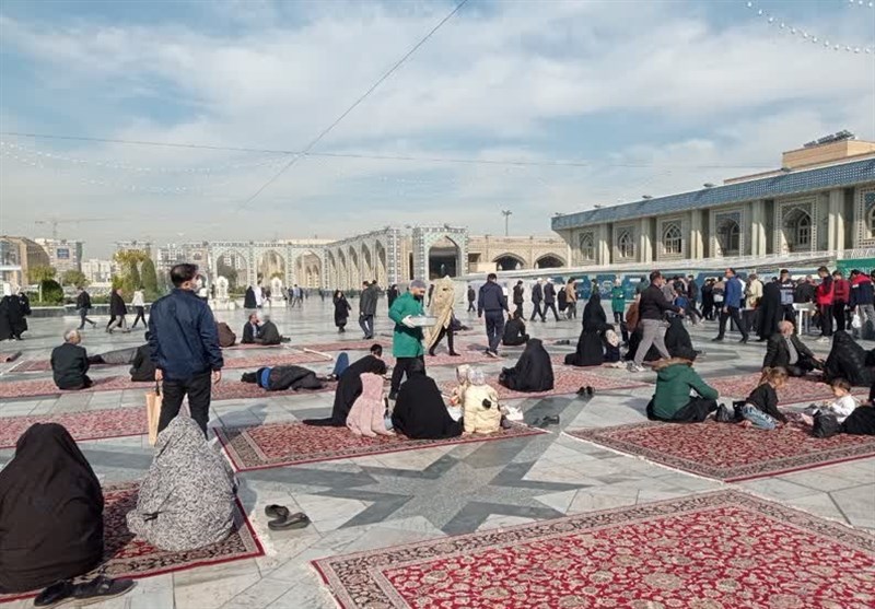 میهمان دزفولی‌ها در چایخانه بهشت رضا(ع)