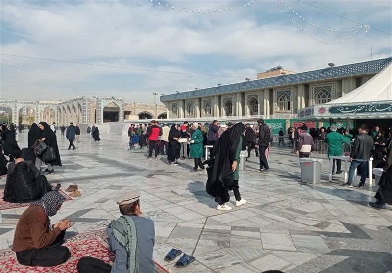 میهمان دزفولی‌ها در چایخانه بهشت رضا(ع)