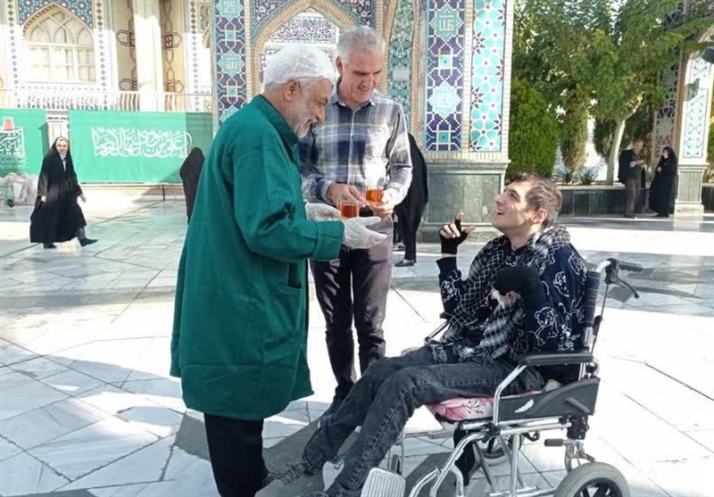 میهمان دزفولی‌ها در چایخانه بهشت رضا(ع)