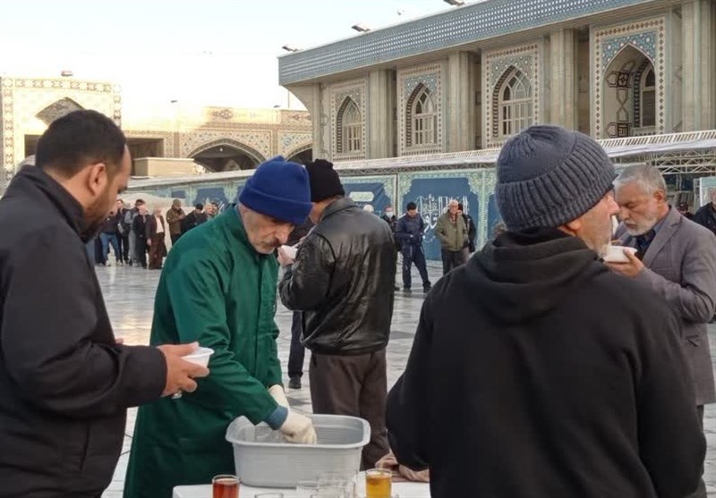 میهمان دزفولی‌ها در چایخانه بهشت رضا(ع)