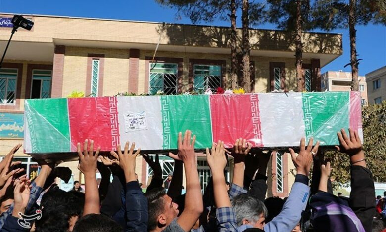 پیکر مطهر 5 شهید گمنام در شهرکرد تشییع شد