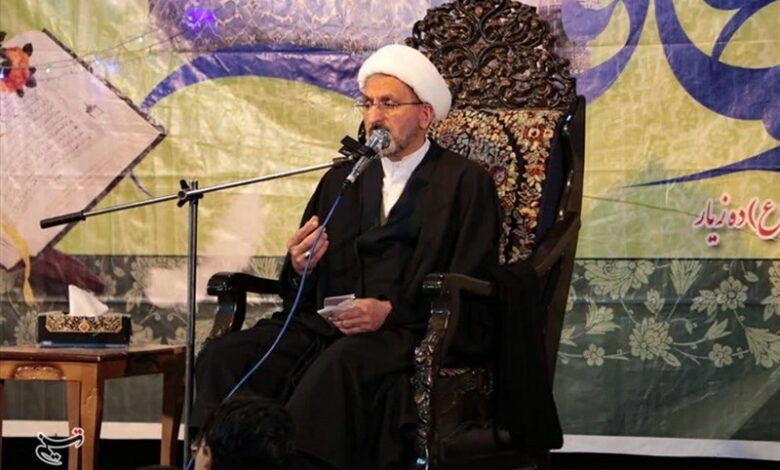 اعتکاف نورانیت را در جامعه گسترش می‌دهد