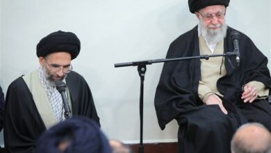 امام خامنه ای: کاشان شهری برجسته با شخصیّت‌های برجسته است