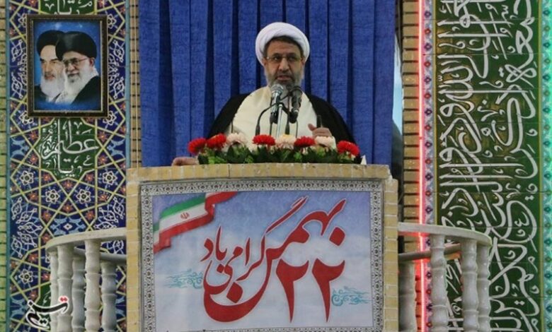 انقلاب اسلامی پرچمدار مبارزه با استکبار جهانی است