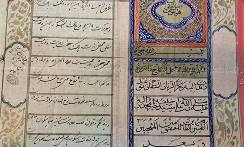اهدای 2 سند تاریخی 100 ساله نفیس به آستان قدس رضوی