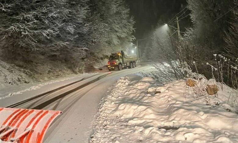 بارش 20 سانتی برف در راه‌های مواصلاتی گیلان/ یخبندان رسید