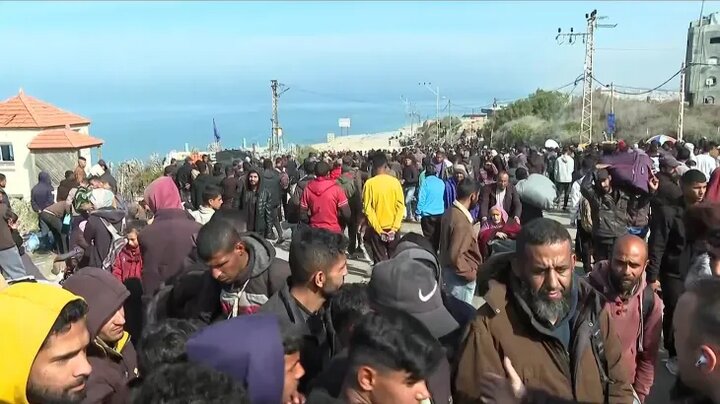 بازگشت هزاران نفر از آوارگان فلسطینی به شمال غزه+ فیلم