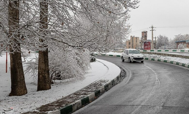 برف‌روبی گردنه‌های لرستان/ تمام محورها باز است