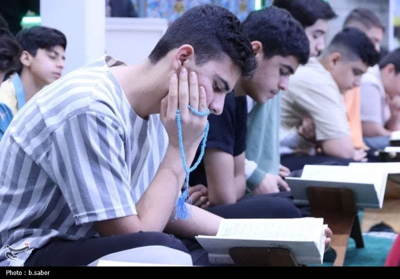حضور 2500 دانش‌آموز اسلامشهر در آیین معنوی اعتکاف+فیلم