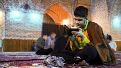 خلوت معنوی دانش‌آموزان تبریزی در مصلای امام ‌(ره) + فیلم
