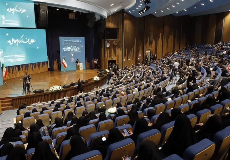 دانشگاه باید به جامعه راه‌حل نشان دهد