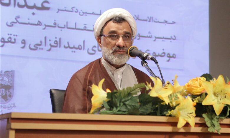 دانشگاه و محققان برای حل مسائل حکمرانی نسخه تجویز کنند
