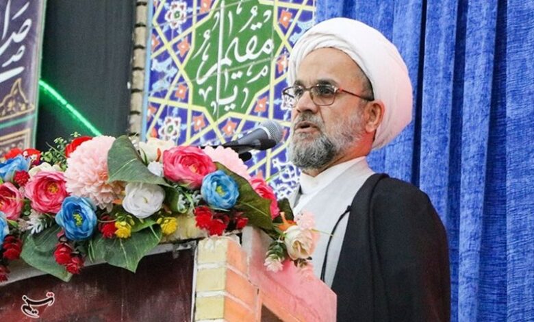 دشمن به دنبال دو قطبی کردن جامعه است