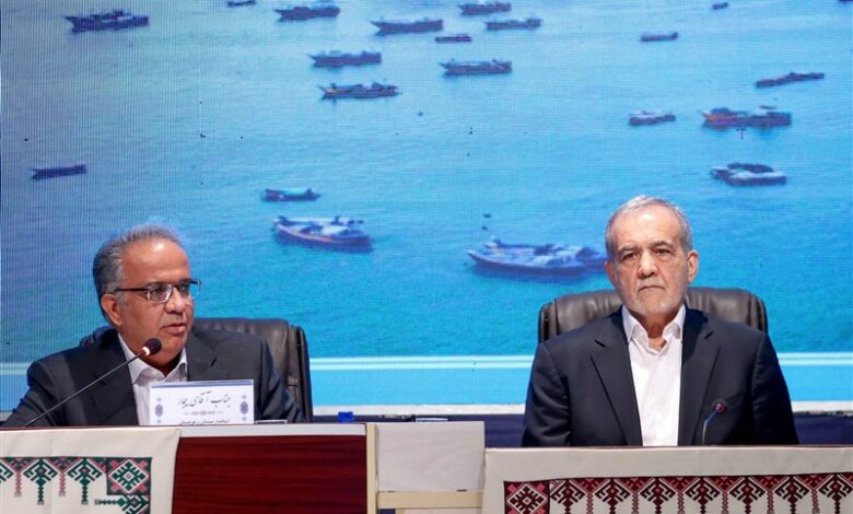 رئیس جمهور به محل خدمتش رفت/ دیدار پزشکیان با اهلی «کلوخی»