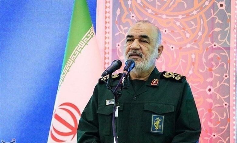 سرلشکر سلامی: هیچ مردمی را نمی توان از تاریخ‌شان جدا کرد