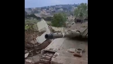 شجاعت بالای جوانان لبنانی در بازگشت به روستای یارون و رویارویی مستقیم با تانک اسرائیلی