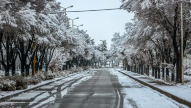 محورهای برفی و بارانی لرستان/ مه‌گرفتگی در گردنه «هیراب»